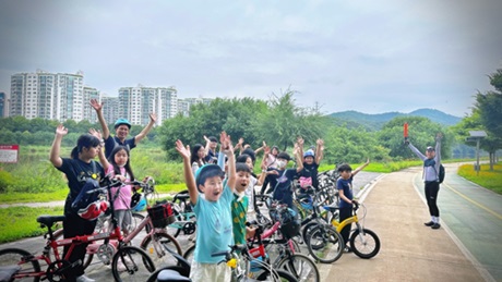 대구시교육청, 대구방과후학교 우수성 인정받다!-1(효동초) 소목골 효목1동 교육나눔봉사단 지역 협의체 연계 금호강 라이딩 및 플로깅 온마을 방과후교육활동.jpg